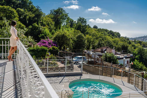 Villa Ariele | Villa con 4 camere a Sorrento, piscina e solarium, wifi, parcheggio, colazione km0, vista mare, vista montagne, piastrelle tipiche locali, nuova ristrutturazione, vicino al mare, costiera amalfitana, vicino le attrazioni.