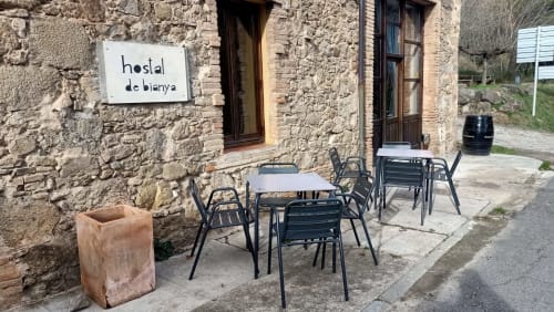 Hostal de Bianya - eating in nature