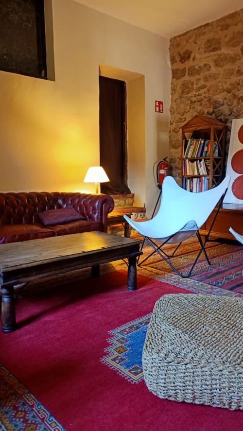 Hostal de Bianya - salón acogedor