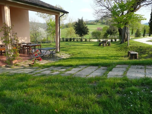Agriturismo Ca' Le Suore | agriturismo con camere, vacanze in agriturismo, agriturismo con piscina, agriturismo dove dormire, agriturismo nelle Marche, Agriturismo a Cagli, alloggi a Cagli. Casa con giardino, Casa con terrazza. Casa con piscina. Escursioni, attivitá, corsi all'aria aperta, sala congressi Marche, ritiri yoga, corsi di cucina marchigiana.