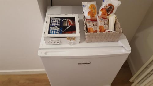 Sweet Rest | Camere a Roma con Tv, Wifi, soggiorno, cucina attrezzata, doccia, asciugacapelli, forno, zona pranzo. Nelle vicinanze : Trastevere, Tempio Maggiore, Campo de' Fiori, Foro Romano, Basilica di Santa Maria, Belvedere del Gianincolo, Fontana dell'Acqua Paola, Ghetto di Roma, Villa Carpegna, Colosseo, Fiume Tevere, Altare della Patria.