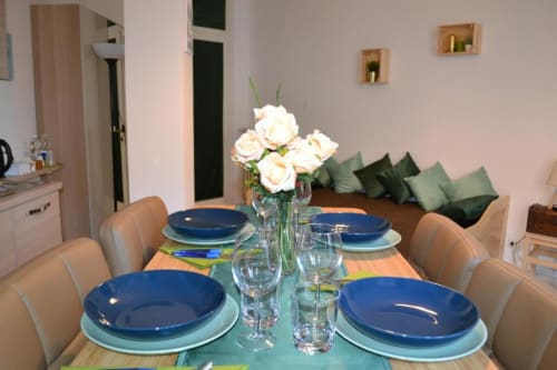 Sweet Rest | Camere a Roma con Tv, Wifi, soggiorno, cucina attrezzata, doccia, asciugacapelli, forno, zona pranzo. Nelle vicinanze : Trastevere, Tempio Maggiore, Campo de' Fiori, Foro Romano, Basilica di Santa Maria, Belvedere del Gianincolo, Fontana dell'Acqua Paola, Ghetto di Roma, Villa Carpegna, Colosseo, Fiume Tevere, Altare della Patria.