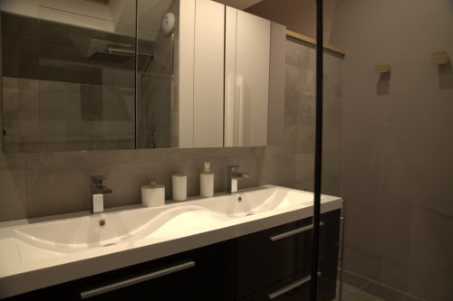  Le Clos des Coteaux salle de bains Spa Jacuzzi privatif 