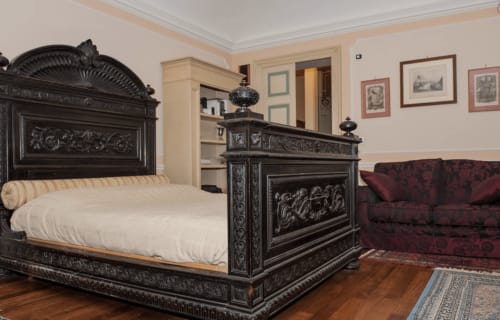 Suite Rosa | Villa Mirano B&B, with pool view near Turin. It accommodates 3 people, offers 1 single bed, 1 double bed, large private bathroom, balcony with view, free Wifi, Smart Tv with Sky, Netflix, Amazon Prime Video, laundry service, hairdryer, shower, XBox.