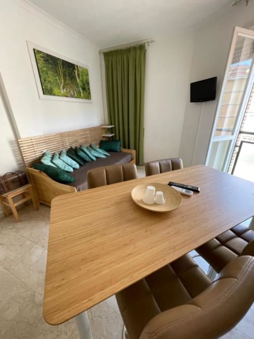 Sweet Rest | Camere a Roma con Tv, Wifi, soggiorno, cucina attrezzata, doccia, asciugacapelli, forno, zona pranzo. Nelle vicinanze : Trastevere, Tempio Maggiore, Campo de' Fiori, Foro Romano, Basilica di Santa Maria, Belvedere del Gianincolo, Fontana dell'Acqua Paola, Ghetto di Roma, Villa Carpegna, Colosseo, Fiume Tevere, Altare della Patria.