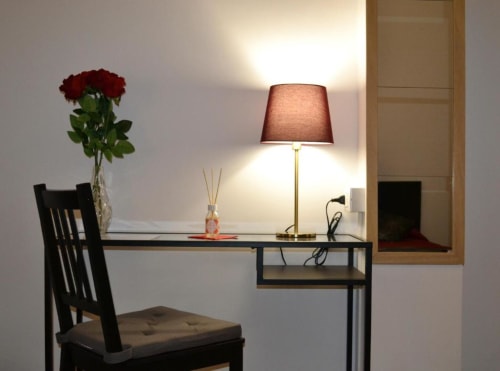 Sweet Rest | Camere a Roma con Tv, Wifi, soggiorno, cucina attrezzata, doccia, asciugacapelli, forno, zona pranzo. Nelle vicinanze : Trastevere, Tempio Maggiore, Campo de' Fiori, Foro Romano, Basilica di Santa Maria, Belvedere del Gianincolo, Fontana dell'Acqua Paola, Ghetto di Roma, Villa Carpegna, Colosseo, Fiume Tevere, Altare della Patria.
