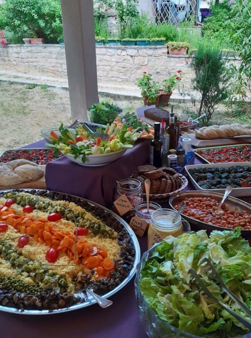 Agriturismo Ca' Le Suore | agriturismo con camere, vacanze in agriturismo, agriturismo con piscina, agriturismo dove dormire, agriturismo nelle Marche, Agriturismo a Cagli, alloggi a Cagli. Casa con giardino, Casa con terrazza. Casa con piscina. Escursioni, attivitá, corsi all'aria aperta, sala congressi Marche, ritiri yoga, corsi di cucina marchigiana.