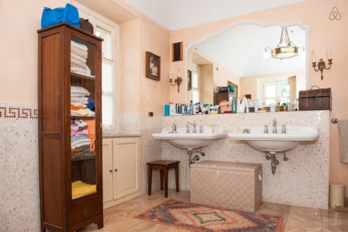 Suite Rosa | Villa Mirano B&B, with pool view near Turin. It accommodates 3 people, offers 1 single bed, 1 double bed, large private bathroom, balcony with view, free Wifi, Smart Tv with Sky, Netflix, Amazon Prime Video, laundry service, hairdryer, shower, XBox.