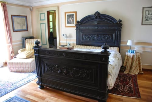 Suite Rosa | Villa Mirano B&B, with pool view near Turin. It accommodates 3 people, offers 1 single bed, 1 double bed, large private bathroom, balcony with view, free Wifi, Smart Tv with Sky, Netflix, Amazon Prime Video, laundry service, hairdryer, shower, XBox.