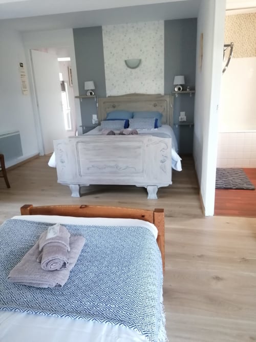 Chambre d'hôtes 4 à 7 couchages avec salle de bain - proche puy du Fou Mauléon - weekend en famille - Les Mésanges