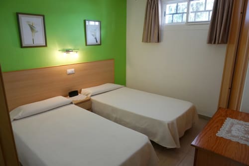 Apartamentos Ecuador | Hotel moderno con ubicación central en Canarias. Baratas y amplias. Piscina sol y playas azules.