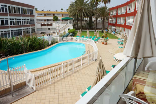 Apartamentos Ecuador | Hotel moderno con ubicación central en Canarias. Baratas y amplias. Piscina sol y playas azules.