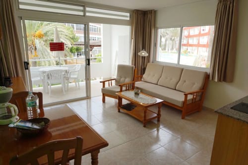 Apartamentos Ecuador | Hotel moderno con ubicación central en Canarias. Baratas y amplias. Piscina sol y playas azules.