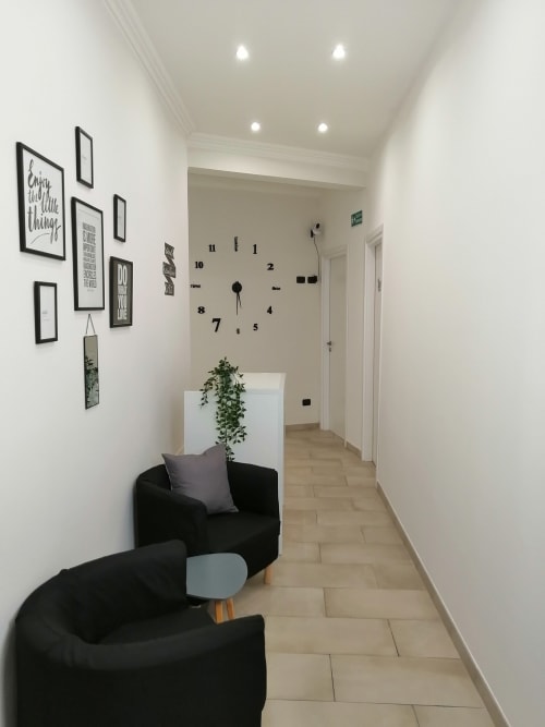 Sweet Rest | Camere a Roma con Tv, Wifi, soggiorno, cucina attrezzata, doccia, asciugacapelli, forno, zona pranzo. Nelle vicinanze : Trastevere, Tempio Maggiore, Campo de' Fiori, Foro Romano, Basilica di Santa Maria, Belvedere del Gianincolo, Fontana dell'Acqua Paola, Ghetto di Roma, Villa Carpegna, Colosseo, Fiume Tevere, Altare della Patria.