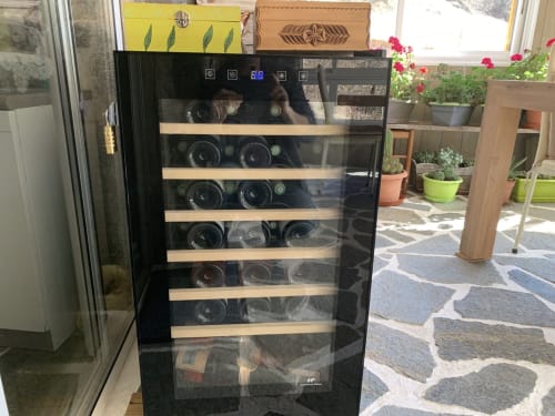 Espace Spa Jacuzzi entrée et terrasse privative, jardin privatif, grand lit double, lumineuse, bordée d'un torrent directement sur la terrasse, vue direct sur la nature, sans voisins, en Aubrac, grand lit double, chambres, hotel en Aubrac , en Aveyron, coin bureau, télétravail, tv et wifi haut débit, salle de bain douche à l'italienne refaite en 2023,  4 personnes.  Espace barbecue frigo réfrigérateur viande d' Aubrac  Chambre cocooning tranquille, vue sur la nature, et torrent d'Aubrac en Aveyron séjour chambre d'hôtes aubrac Aveyron nature 12 neige ski hotel hébergement authentique plateau aubrac randonnée éco écologique hôtels atypique, montagne campagne original logement rivière truites vaches buron laguiole nasbinals cascade du deroc transhumance original.repas pension Plateau dinatoire pour deux personnes petit déjeuner