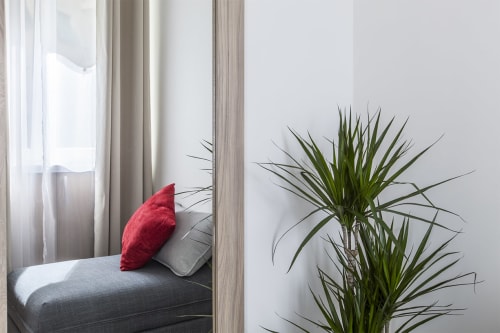 Camera Vittoriano | B&B La Palma, Roma. 4 posti letto, matrimoniale e singoli, doccia emozionale, climatizzazione, Wifi, scrivania, bagno privato, asciugamani, aria condizionata, TV, finestra, parcheggio, pet friendly.