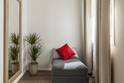 Camera Vittoriano | B&B La Palma, Roma. 4 posti letto, matrimoniale e singoli, doccia emozionale, climatizzazione, Wifi, scrivania, bagno privato, asciugamani, aria condizionata, TV, finestra, parcheggio, pet friendly.