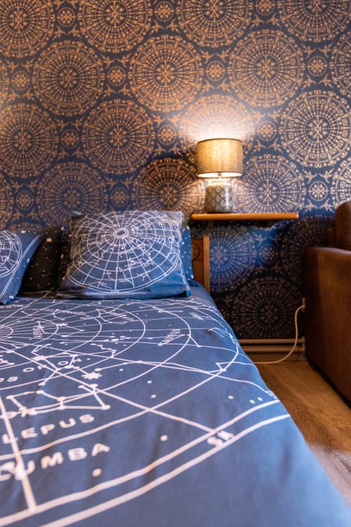 Double bed and bedside lamp, Flopré, bed and breakfast, gîte de France, Flocourt.