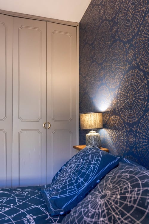 Wardrobe and bed, cedar room, Flopré, bed and breakfast, gîte de France, Flocourt.