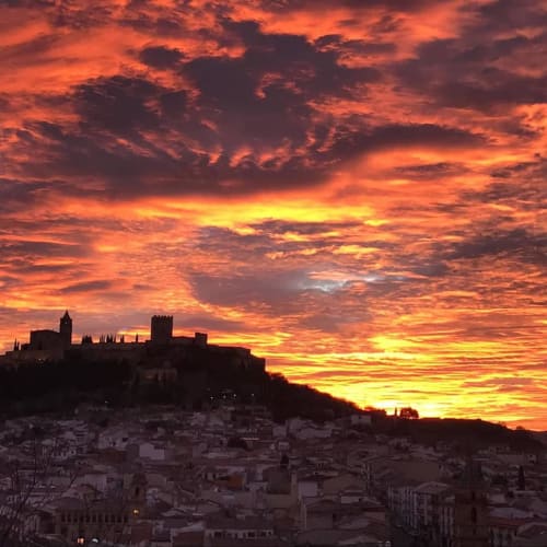 Mirador Tierra de Frontera - atardecer en paisaje historico, Álcalá la Jaén, España