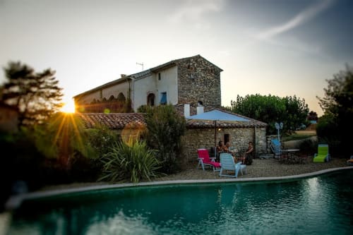 Couché de soleil au bord de la piscine - Chambres d'hôtes dans le languedoc-roussillon - Le Mas de Cyjelac 