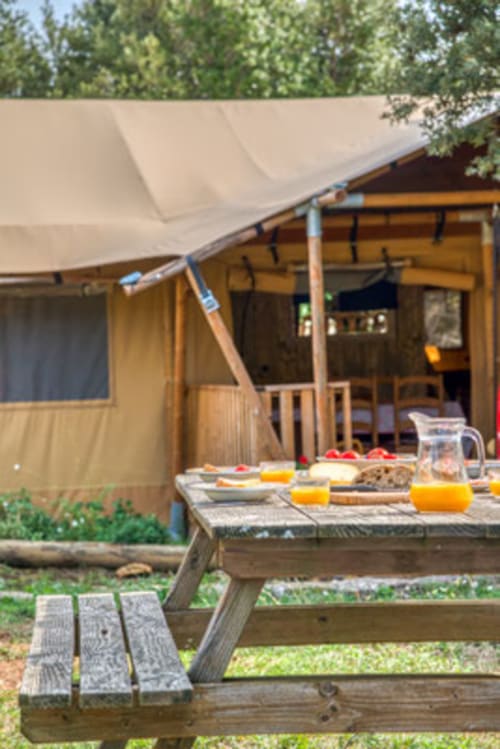 Séjour avec petit déjeuner compris, logement insolite ,  Ecolodge joy, au petit paradis, séjour haute-languedoc, Velieux.