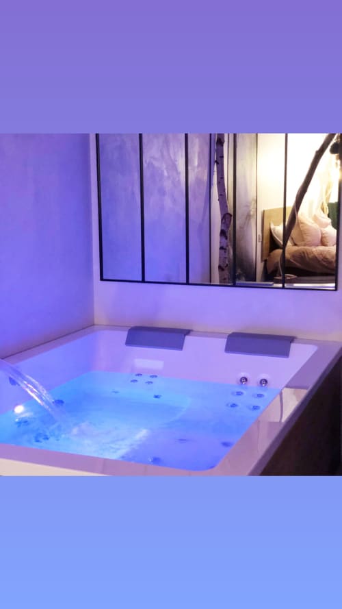 Bed and breakfast maison florence ivakno in coudoux near Aix-en-provence 4-star tourist accommodation romantic suite with jacuzzi and swimming pool holiday home for 15 people charming cottage for 4 charming cottage
