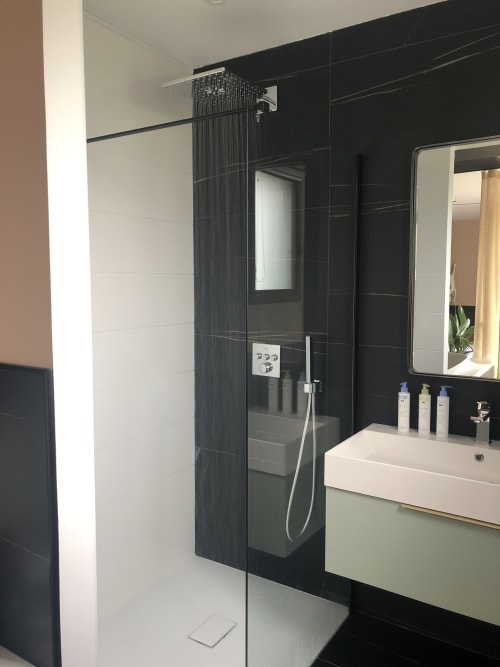 Bed and breakfast maison florence ivakno in coudoux near Aix-en-provence 4-star tourist accommodation romantic suite with jacuzzi and swimming pool holiday home for 15 people charming cottage for 4 charming cottage