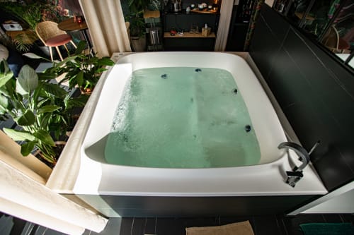 Bed and breakfast maison florence ivakno in coudoux near Aix-en-provence 4-star tourist accommodation romantic suite with jacuzzi and swimming pool holiday home for 15 people charming cottage for 4 charming cottage