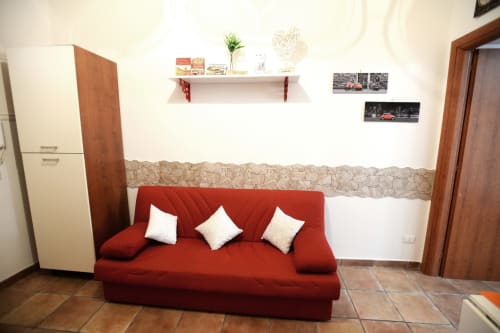 Little House Roma | Roma Casa Tua Alloggi Roma, Italia, Testaccio, tripla, letto matrimoniale, divano letto, camera doppia, bagno privato, doccia, asciugacapelli, TV, wifi, aria condizionata, Colosseo, Foro Romano, Fori Imperiali, Altare della Patria, Piazza di Spagna, Fontana di Trevi