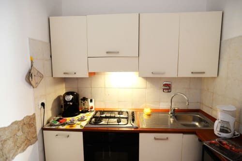 Little House Roma | Roma Casa Tua Alloggi Roma, Italia, Testaccio, tripla, letto matrimoniale, divano letto, camera doppia, bagno privato, doccia, asciugacapelli, TV, wifi, aria condizionata, Colosseo, Foro Romano, Fori Imperiali, Altare della Patria, Piazza di Spagna, Fontana di Trevi