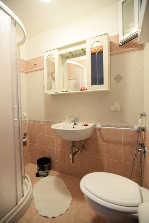 Little House Roma | Roma Casa Tua Alloggi Roma, Italia, Testaccio, tripla, letto matrimoniale, divano letto, camera doppia, bagno privato, doccia, asciugacapelli, TV, wifi, aria condizionata, Colosseo, Foro Romano, Fori Imperiali, Altare della Patria, Piazza di Spagna, Fontana di Trevi
