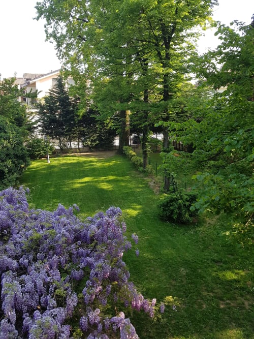 Villa Mirano B&B | Rooms in Piossasco, on the outskirts of Turin. It offers swimming pool, garden, free Wifi, flat screen TV, pets allowed, continental breakfast, free indoor parking, children's area. Nearby: ZOOM Biopark, Susa Valley, ski slopes, cycling, motorbike tourism.