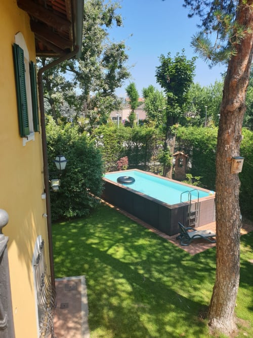 Villa Mirano B&B | Rooms in Piossasco, on the outskirts of Turin. It offers swimming pool, garden, free Wifi, flat screen TV, pets allowed, continental breakfast, free indoor parking, children's area. Nearby: ZOOM Biopark, Susa Valley, ski slopes, cycling, motorbike tourism.