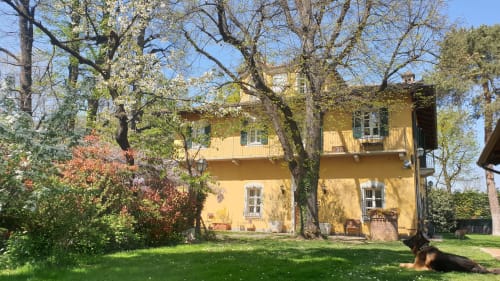 Villa Mirano B&B | Rooms in Piossasco, on the outskirts of Turin. It offers swimming pool, garden, free Wifi, flat screen TV, pets allowed, continental breakfast, free indoor parking, children's area. Nearby: ZOOM Biopark, Susa Valley, ski slopes, cycling, motorbike tourism.