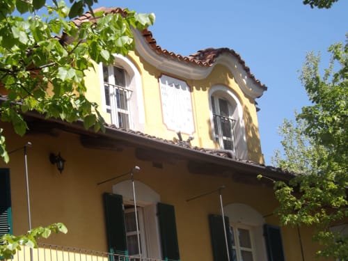 Villa Mirano B&B | Rooms in Piossasco, on the outskirts of Turin. It offers swimming pool, garden, free Wifi, flat screen TV, pets allowed, continental breakfast, free indoor parking, children's area. Nearby: ZOOM Biopark, Susa Valley, ski slopes, cycling, motorbike tourism.