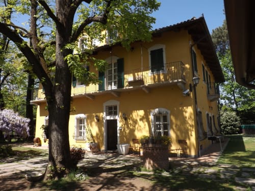 Villa Mirano B&B | Camere a Piossasco, alle porte di Torino. Offre piscina, giardino, Wifi gratuito, tv schermo piatto, animali ammessi, colazione continentale, parcheggio interno gratuito, area bambini. Nelle vicinanze: Bioparco ZOOM, Valle di Susa, piste da sci, cicloturismo, mototurismo.