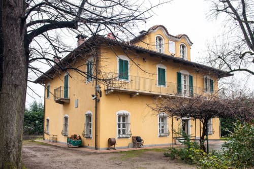 Villa Mirano B&B | Chambres à Piossasco, dans la banlieue de Turin. Il propose une piscine, un jardin, le Wifi gratuit, une télévision à écran plat, les animaux domestiques sont admis, un petit-déjeuner continental, un parking intérieur gratuit, un espace pour enfants. A proximité : Bioparc ZOOM, Vallée de Susa, pistes de ski, cyclisme, mototourisme.