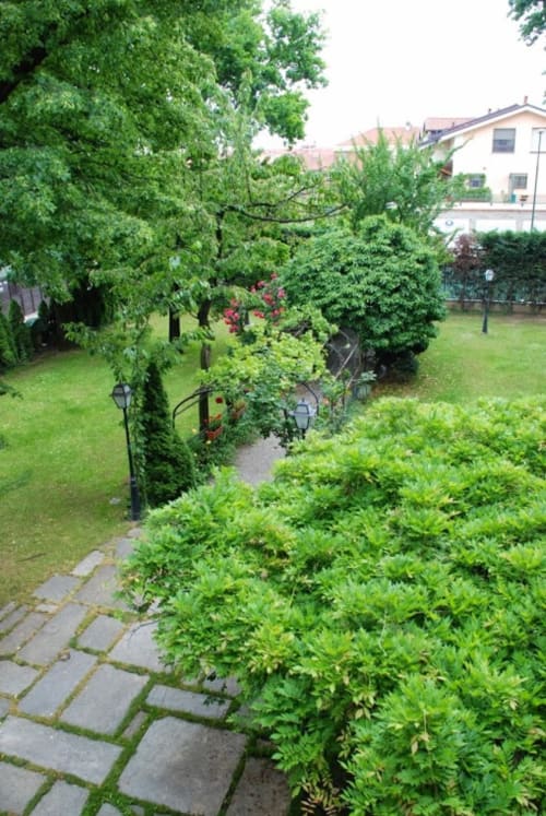 Villa Mirano B&B | Rooms in Piossasco, on the outskirts of Turin. It offers swimming pool, garden, free Wifi, flat screen TV, pets allowed, continental breakfast, free indoor parking, children's area. Nearby: ZOOM Biopark, Susa Valley, ski slopes, cycling, motorbike tourism.