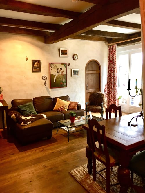 Cozy Lounge of the Salon Rouge, Domaine à Marmande