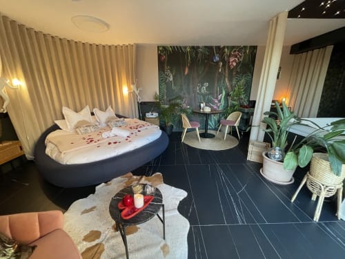 Bed and breakfast maison florence ivakno in coudoux near Aix-en-provence 4-star tourist accommodation romantic suite with jacuzzi and swimming pool holiday home for 15 people charming cottage for 4 charming cottage