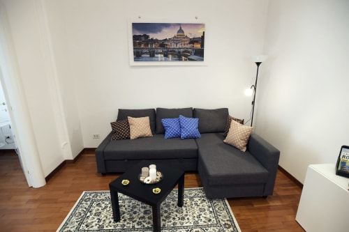 Big House Colosseum | Roma Casa Tua Alloggi Roma, Italia, Colosseo, zona, quartiere, 6 persone, sei persone, letto matrimoniale, divano letto, letto singolo camera doppia, bagno privato, doccia, asciugacapelli, TV, wifi, aria condizionata, Foro Romano, Fori Imperiali, Altare della Patria, salone, cucina 