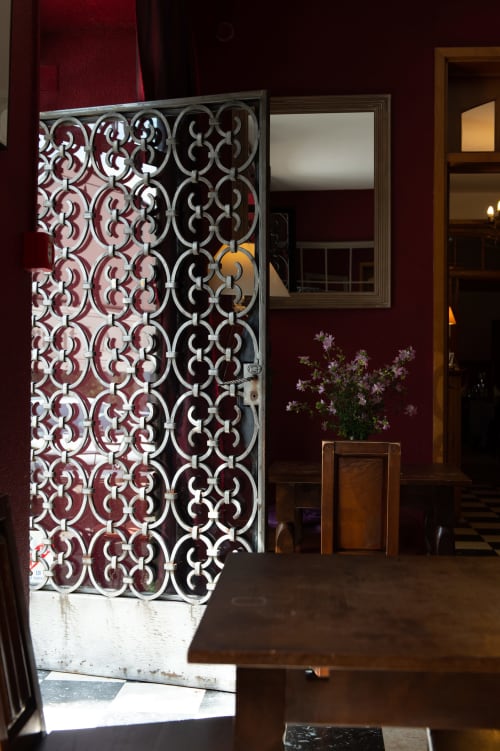 Porte en fer forgé à Aubrac La Domerie
