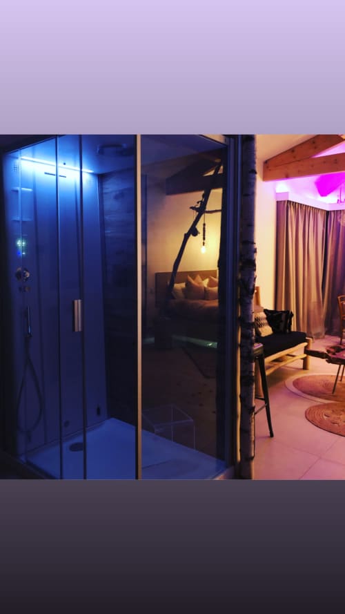 Bed and breakfast maison florence ivakno in coudoux near Aix-en-provence 4-star tourist accommodation romantic suite with jacuzzi and swimming pool holiday home for 15 people charming cottage for 4 charming cottage