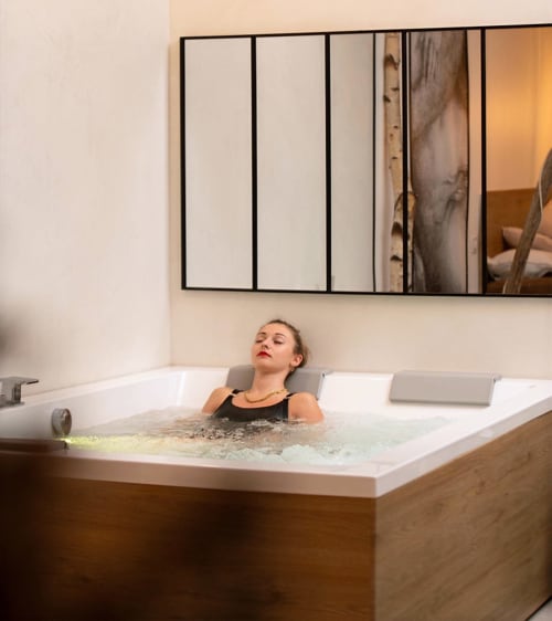 Bed and breakfast maison florence ivakno in coudoux near Aix-en-provence 4-star tourist accommodation romantic suite with jacuzzi and swimming pool holiday home for 15 people charming cottage for 4 charming cottage