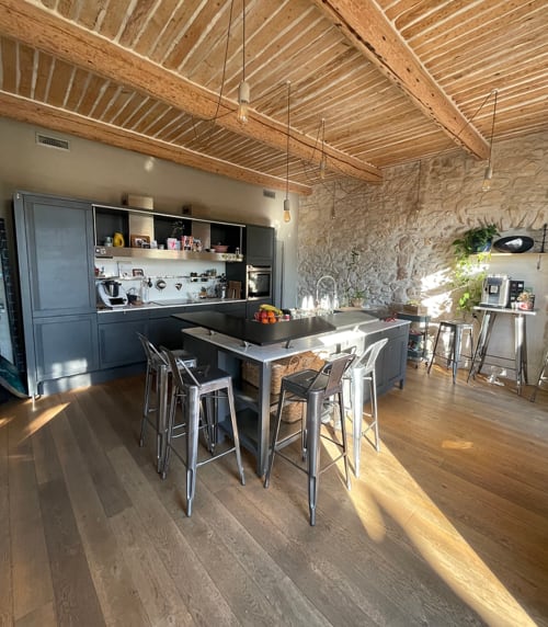 Chambre d'hôtes maison florence ivakno à coudoux proche Aix-en-provence meublé de tourisme 4 étoiles suite romantique avec jacuzzi et piscine maison de vacances pour 15 personnes gîte de charme pour 4 gîte de charme