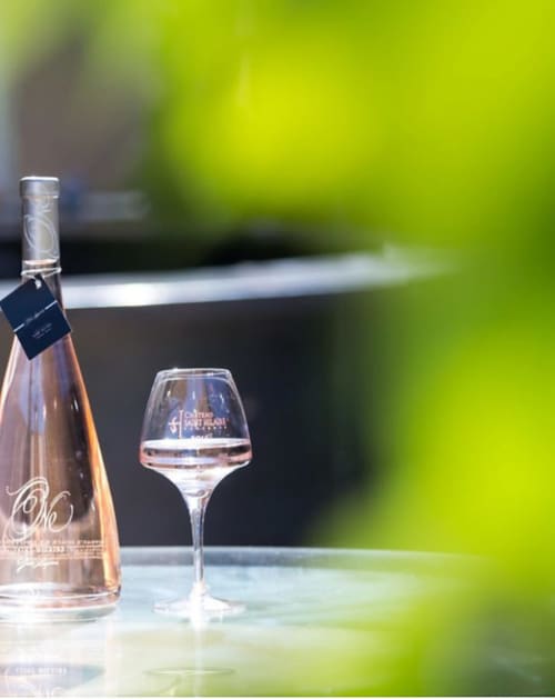 Wine in your Bed and breakfast Maison florence ivakno in coudoux near Aix-en-provence 4-star tourist accommodation romantic suite with jacuzzi and swimming pool holiday home for 15 people charming cottage for 4 charming cottage
