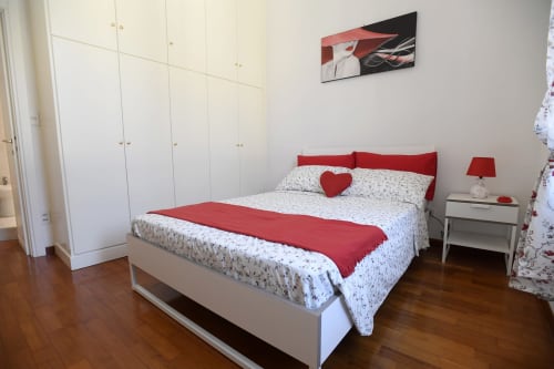 Big House Colosseum | Roma Casa Tua Alloggi Roma, Italia, Colosseo, zona, quartiere, 6 persone, sei persone, letto matrimoniale, divano letto, letto singolo camera doppia, bagno privato, doccia, asciugacapelli, TV, wifi, aria condizionata, Foro Romano, Fori Imperiali, Altare della Patria, salone, cucina 