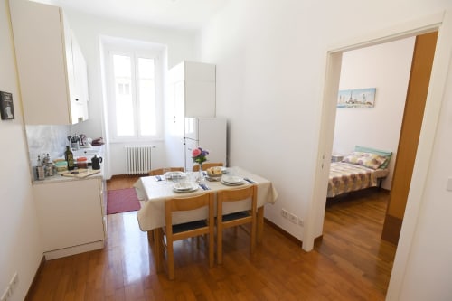 Big House Colosseum | Roma Casa Tua Alloggi Roma, Italia, Colosseo, zona, quartiere, 6 persone, sei persone, letto matrimoniale, divano letto, letto singolo camera doppia, bagno privato, doccia, asciugacapelli, TV, wifi, aria condizionata, Foro Romano, Fori Imperiali, Altare della Patria, salone, cucina 