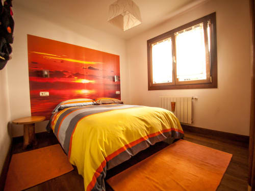 Habitación matrimonial moderna, Casa Rural Gure Lur, casa rural con porche y barbacoa, Sunbilla, Navarra